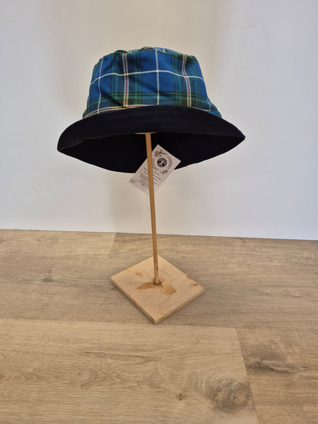 Reversible Hat Nova Scotia (Boy)