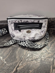 Purse - The Clam Shell Sling (black & white)